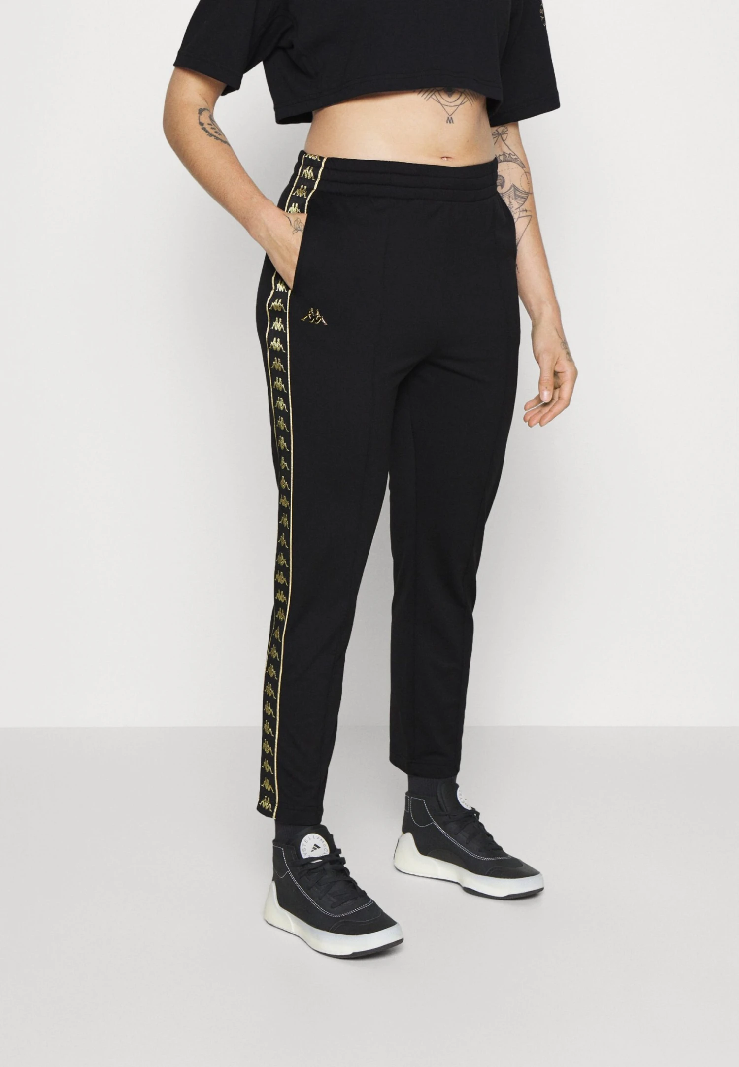 Kappa Tracksuit Pants - Pantalones Deportivos - Caviar 1 Kappa Tracksuit Pants - Pantalones Deportivos - Caviar