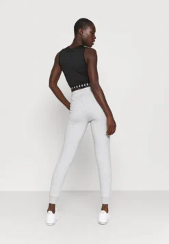 Kappa Zella - Pantalones Deportivos - Mottled Light Grey 7 Kappa Zella - Pantalones Deportivos - Mottled Light Grey -Kappa Tienda De Ventas 3e6baf2357fc4b1e9798600cec996f46 scaled