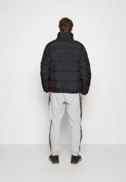 Kappa Chaqueta De Invierno - Caviar 7 Kappa Chaqueta De Invierno - Caviar -Kappa Tienda De Ventas 40413047f5b144ed8d8e3edae1eb95a7