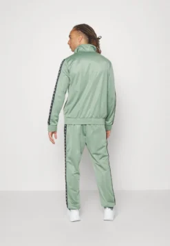Kappa Tracksuit - Chándal - Hedge Green 7 Kappa Tracksuit - Chándal - Hedge Green -Kappa Tienda De Ventas 460ec886e97642d2a9eb95c54c4064ef scaled