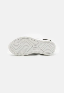 Kappa Unisex - Zapatillas De Entrenamiento - White/Army -Kappa Tienda De Ventas 4fc9fac74fe94c039cb607a36c325675 scaled