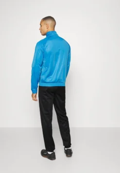 Kappa Till Set - Chándal - Blue Aster 10 Kappa Till Set - Chándal - Blue Aster -Kappa Tienda De Ventas 56c493b985a2489aa8044700f84079ca scaled