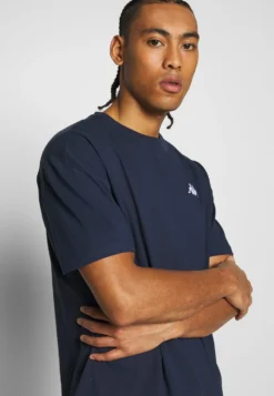 Kappa Veer - Camiseta Básica - Dress Blue Asters -Kappa Tienda De Ventas 64ae5cdfd48e4baa9b4192f8598465d5 scaled