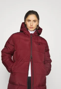 Kappa Abrigo De Invierno - Windsor Wine -Kappa Tienda De Ventas 734fa0616340487c88de3fd75a8d1cd5 scaled