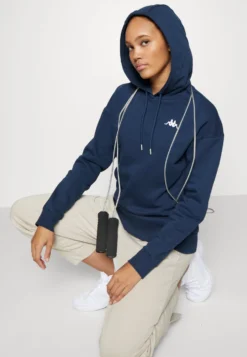 Kappa Jersey Con Capucha - Dress Blues 11 Kappa Jersey Con Capucha - Dress Blues -Kappa Tienda De Ventas 7c25fb1b87124d39b023604a2f788807 scaled