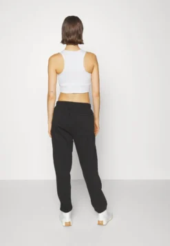 Kappa Pantalones Deportivos - Caviar -Kappa Tienda De Ventas 80d8ed6b834f412a8edb6d090c573dd4 scaled