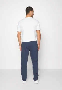 Kappa Angelo - Pantalones Deportivos - Dress Blues -Kappa Tienda De Ventas 8e4ceb613a7b4bc08e85ff0f9ba18ac1 scaled