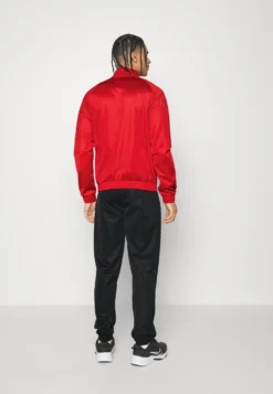 Kappa Till Set - Chándal - Ribbon Red 9 Kappa Till Set - Chándal - Ribbon Red -Kappa Tienda De Ventas 97ab657dc00a4915b910d9d8f537a038 scaled