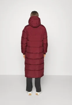 Kappa Abrigo De Invierno - Windsor Wine -Kappa Tienda De Ventas 98a97db37aa34885a5bffbf2833bdf31 scaled