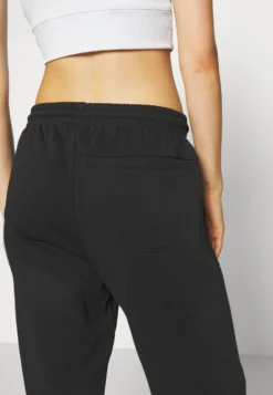 Kappa Pantalones Deportivos - Caviar -Kappa Tienda De Ventas 9a28a2da622e4a01b5d85278a2792f25 scaled