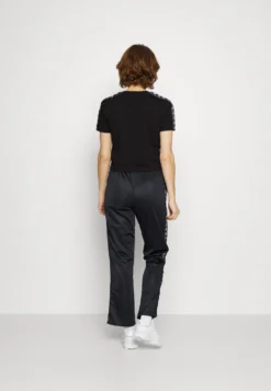 Kappa Kresa Tracksuit Pants - Pantalones Deportivos - Caviar -Kappa Tienda De Ventas 9ceab0994a4a46a1bca1ef92777a998d scaled