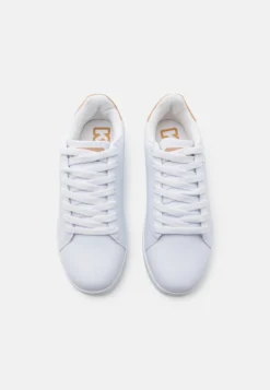 Kappa Zapatillas De Entrenamiento - White/Sand -Kappa Tienda De Ventas 9fcffb25e4214930becadca11d89352a scaled