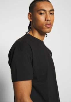 Kappa Veer - Camiseta Básica - Caviar -Kappa Tienda De Ventas a21d1bd7e9fc4118b7a0baea6f8cfab9