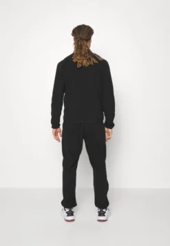 Kappa Pants - Pantalones Deportivos - Caviar 7 Kappa Pants - Pantalones Deportivos - Caviar -Kappa Tienda De Ventas c65c5581e4a74989adbe6c4133802273 scaled