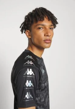Kappa Parooka Ville Jersey - Camiseta Estampada - Caviar -Kappa Tienda De Ventas d478d8d29061486cb30a269e4d3a5dcc