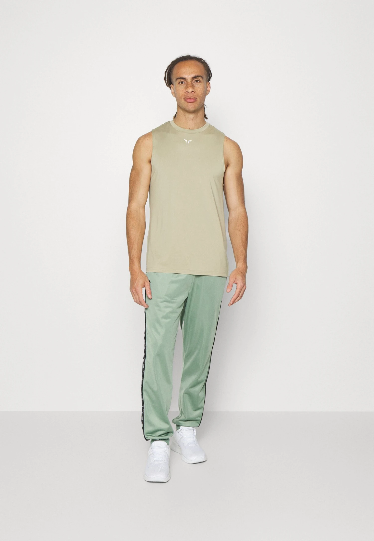 Kappa Pants Zipper Pocket - Pantalones Deportivos - Hedge Green 2 Kappa Pants Zipper Pocket - Pantalones Deportivos - Hedge Green - Imagen 2